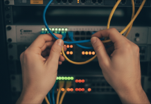 Identità macchina ransomware: il punto cieco della sicurezza Visualizzazione grafica delle identità macchina ransomware e gap di sicurezza nei sistemi aziendali